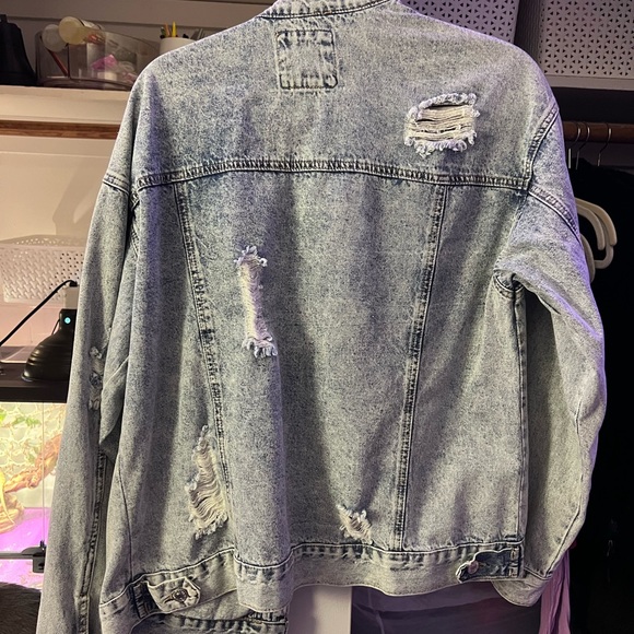 acid wash ripped jean jacket - Picture 3 of 3